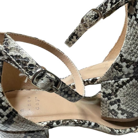 a new day  Sandals size 10 - Picture 5 of 10